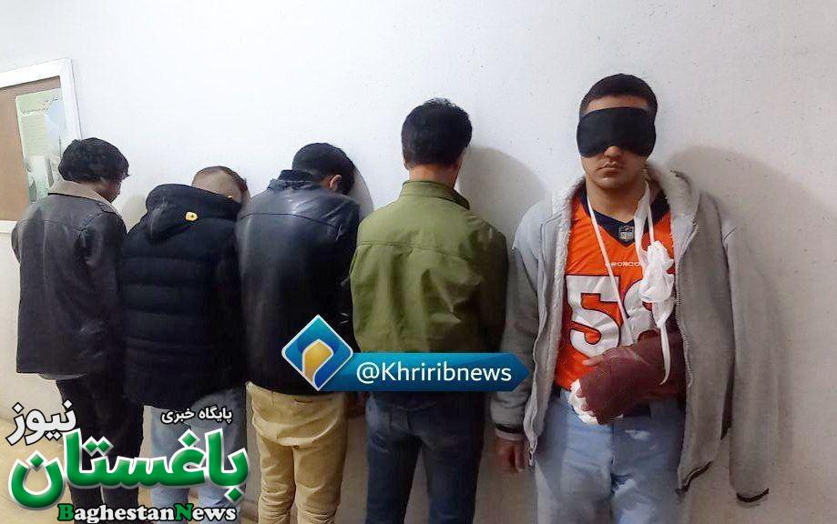  نخستین تصویر از عاملان به شهادت رساندن ۲ بسیجی در مشهد پس از دستگیری توسط پلیس