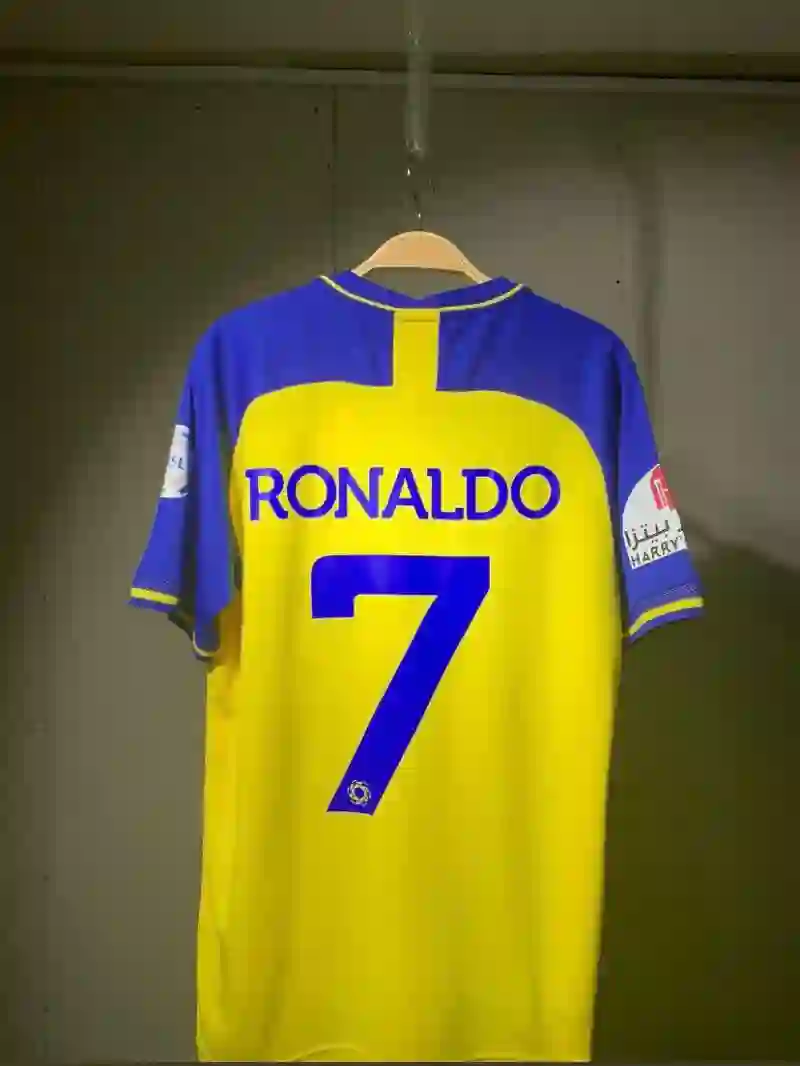 تصویر CR7 با پیراهن زرد رنگ و شماره هفت النصر