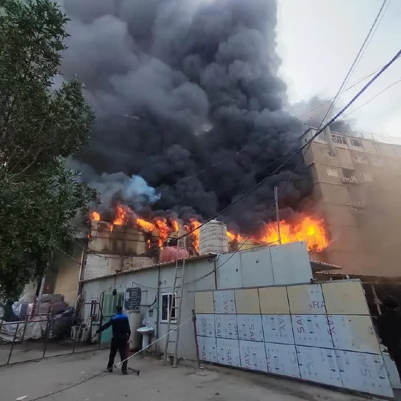 لحظه آتش سوزی در مرکز شهر کربلا عراق.jfif