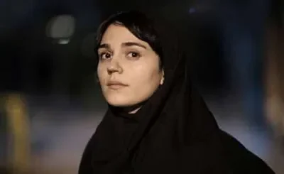 مونا احمدی بازیگر نقش افسانه در سریال رهایم کن