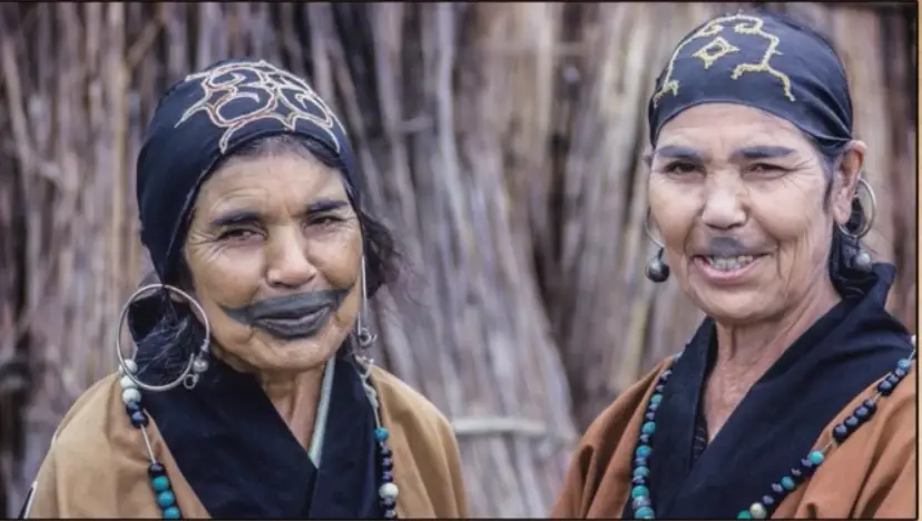 زنان قبیله آینو