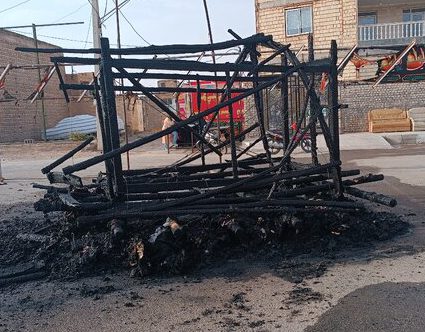 نخل عزاداری چندصد ساله یکی از محلات اردستان در آتش سوخت.