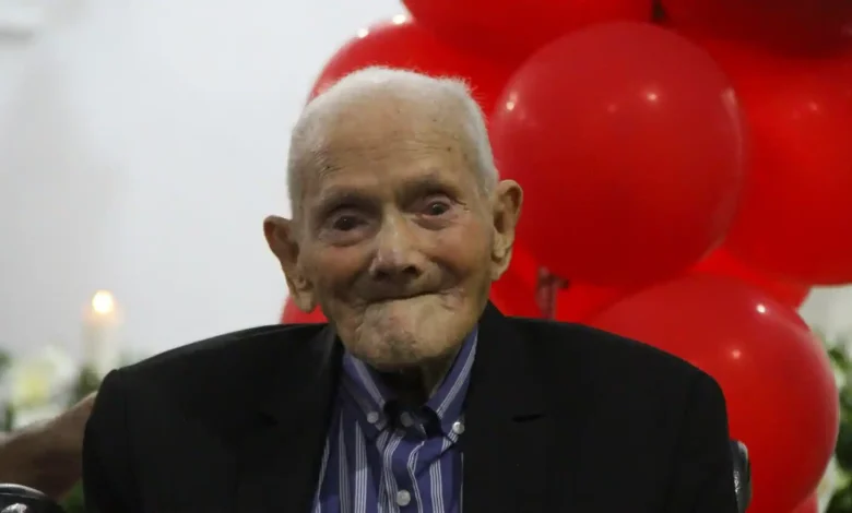 خوان ویسنته پرز پیرترین مرد جهان در سن 114 سالگی درگذشت