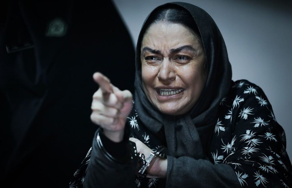 مریلا زارعی در نقش زندانی در قالب افعی تهران