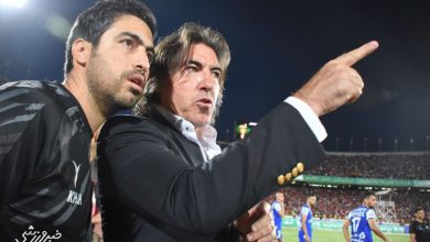 خسرو حیدری در حال خداحافظی از تیم امید استقلال